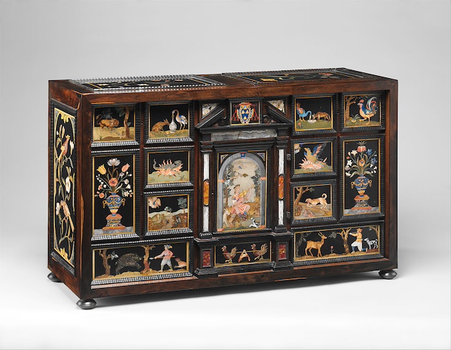 Cabinet ancien en pietra dura