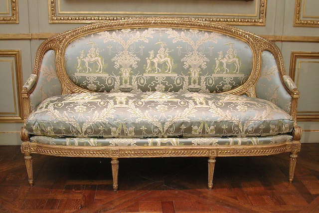 Canapé Louis XVI à garniture bleue 