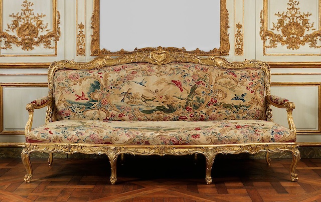 Canapé Louis XV à riche décor doré