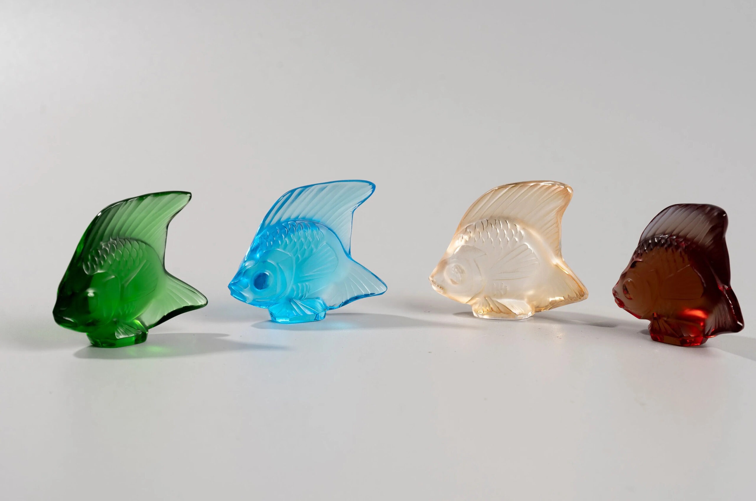 René Lalique, Cachets poissons, réédition en cristal d’un modèle créé en 1913.