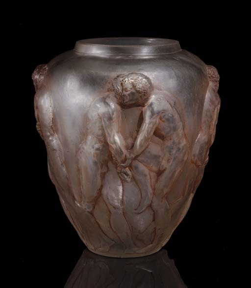 René Lalique, Vase “Lutteurs”, 1914, verre travaillé selon la technique de la cire perdue