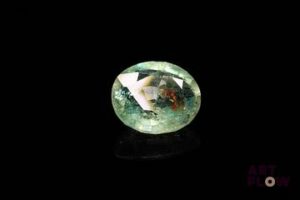Aigue-marine ovale. Inclusions. 4.31 cts. 11.7mm x 11.0mm