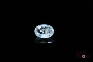 Aigue-marine ovale. Inclusions, givres. 1.38 ct. 8.5mm x 6.0mm