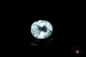 Aigue-marine pâle ovale. Probablement Brésil, non chauffée. 2.18 cts. 9.8mm x 8.3mm