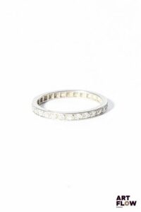 Alliance américaine en platine ornée de diamants taille 8/8. Poids brut : 2,19 g TDD : 51