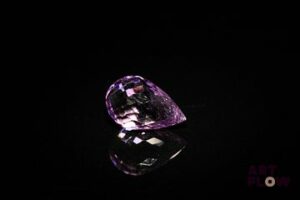 Améthyste briolette. 5.52 cts. 13.5mm x 8.5mm