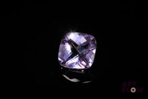 Améthyste carrée fantaisie. Jolie couleur, VS. 3.86 cts. 10.0mm x 10.0mm