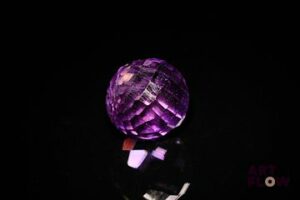Améthyste ronde briolette. Non chauffée. 8.18 cts. 10.8mm