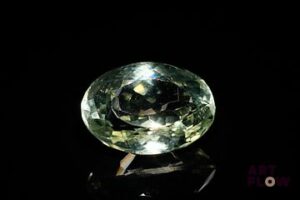Améthyste verte (prasiolite) ovale. Jolie couleur. 15.79 cts. 18.5mm x 3.0mm