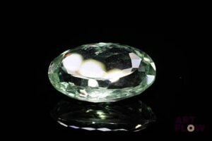 Améthyste verte (prasiolite) ovale. Probablement Brésil, VVS. 16.62 cts. 22.0mm x 14.0mm