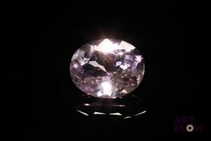 Amétrine pâle ovale. Jolie couleur. 6.17 cts. 14.3mm x 11.6mm