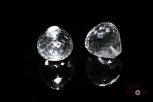 Appairage de quartzs incolores briolettes. 13.06 cts. Dims. moy.: 10.0mm x 10.0mm