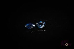 Appairage de saphirs ovales. Jolie couleur. 1.30 ct. Dims. moy.: 5.5mm x 4.5mm