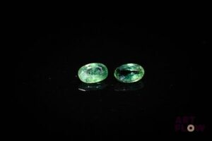 Appairage de saphirs verts ovales. Probablement Australie. 1.17 ct. Dims. moy.: 6.0mm x 4.0mm