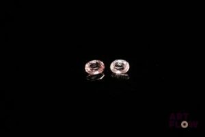Appairage de spinelles roses ovales. Belle couleur. 0.45 ct. Dims. moy.: 4.0mm x 3.0mm