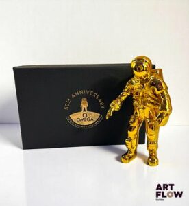 Astronaute Oméga Speedmaster Apollo 11 Pour le 50ème anniversaire, en édition limitée. Offert aux clients VIP de la marque H. 15 cm. Excellent état - Expédition obligatoire.