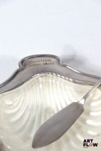 Bijouterie Robert Nilles Beurrier et son couteau en métal argenté et verre formant une coquille. Bon état général malgré quelques légers défauts