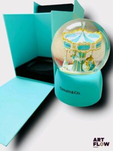 Boîte à musique / Boule à neige Tiffany & Co Édition limitée offert aux clients VIP de la marque. Hauteur du globale 16cm Fonctionne Parfaitement - État comme neuf - Expédition obligatoire.