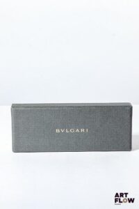 BULGARI Porte clés Bulgari en métal argenté et cuir rose. Dans son écrin.