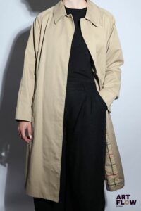 BURBERRY Imperméable droit façon trench en toile beige et classique intérieur tartan. Taille : 36-38. Très bon état.