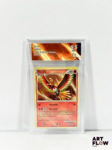 Carte Pokémon gradée Ho-OH HGSS01 - Holographique promotionelle - CollectAura 9,5 (Neuf +). Carte promotionelle du bloc de série HeartGold SoulSilver. Carte en état Neuf + (CA 9,5), en français.