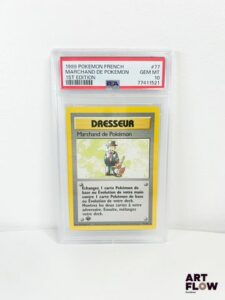 Carte Pokémon Marchand de Pokemon rare 77/102 gradée PSA 10. Série du bloc Wizards : Set de base en Edition 1. Carte en état Gem mint (PSA 10) En français.