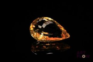 Citrine poire. Probablement Brésil, VVS, non chauffée. 15.70 cts. 21.0mm x 14.0mm