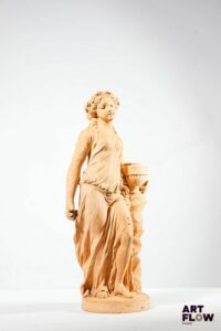 Claude Michel dit CLODION (d'après) Bacchante Sujet en terre cuite, portant une signature au revers. H. 42 x L. 15 cm environ Accidents et manques (notamment à la main).