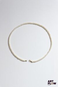 Collier de perles en choker, le fermoir en or jaune 750/°°. Longueur : 45 cm Poids brut : 12,42 grammes