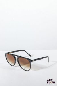 CUTLER AND GROSS Lunettes de soleil en résine noire et verres dégradés bruns, inscription de la marque sur les branches