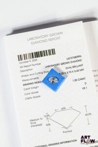 Diamant de synthèse (lab-grown diamond) de forme ovale 1 carats, accompagné d'un certificat de laboratoire (IGI) indiquant : D, VS1