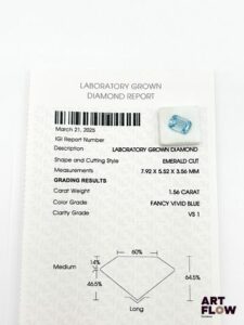 Diamant de synthèse taille émeraude de 1,56 carat. Accompagné d'un certificat de laboratoire de l'IGI (international gemological Institute) précisant : Fancy vivid blue, VS 1