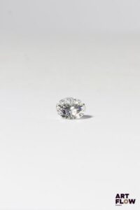 Diamant de synthèse taille ronde de 2.00 carats. Accompagné d'un certificat de laboratoire de l'IGI (international gemological Institute) précisant : Dimensions : 8,14 - 8,16 x 4,90 mm Couleur : F Pureté : VS 1 Qualité de la taille du diamant : Ideal Fluorescence : aucune