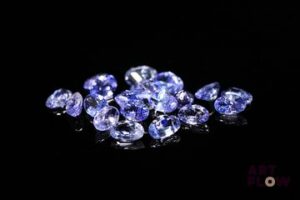Dix-neuf tanzanites ovales. Non chauffée. 4.09 cts. Dims. moy.: 5.0mm x 2.5mm