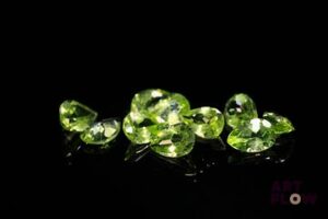 Dix péridots poires. 4.45 cts. Dims. moy.: 6.0mm x 4.0mm