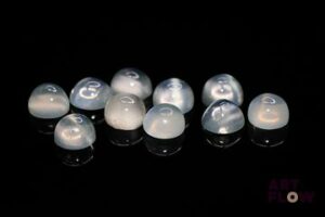 Dix pierre de lunes cabochons ronds. Non chauffé. 6.33 cts. Diam. moy.: 5.0mm