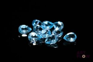 Dix topazes poires. 8.55 cts. Dims. moy.: 7.0mm x 5.0mm