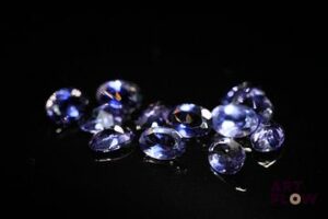 Douze iolites ovales. 4.41 cts. Dims. moy.: 6.0mm x 4.0mm