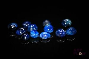 Douze saphirs cabochons ovales. 9.40 cts. Dims. moy.: 6.0mm x 4.5mm