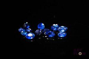 Douze saphirs ovales. 3.06 cts. Dims. moy.: 4.25mm x 3.75mm