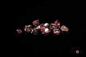 Douze saphirs roses fantaisies. 2.30 cts. Dims. moy.: 5.0mm x 3.5mm