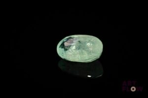 Émeraude pâle ovale. Jardins. 4.20 cts. 12.2mm x 8.5mm