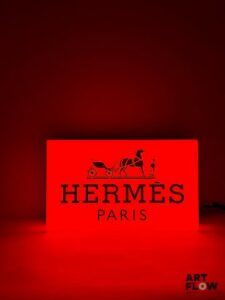 Enseigne lumineuse Hermès Dimensions : 30 x 50 cm Fonctionnelle