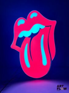 Enseigne lumineuse Rolling Stones. Dimensions : 60 x 47 cm Fonctionnelle - État général excellent. Fourni avec son alimentation murale.
