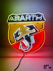 Enseigne néon ABARTH, les néons en verre multicolore Fournie avec alimentation Fonctionnelle Dimensions : 47 x 45 cm