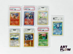 Ensemble de 7 cartes Pokémon gradées des blocs de séries Diamant&Perle, Platine, Noir&Blanc et XY : - Dracaufeu 20/149 - Holographique Cosmo - Frontières Franchies - PSA 8 (Proche du Neuf / Neuf). - Florizarre 13/147 - Rare - Platine - PSA 9 (Neuf) - Leuphorie 22/127 - Rare - Platine - PCA 9 (Proche du Neuf) - Altaria 18/127 - Rare - Platine - PCA 9 (Proche du Neuf) - Babimanta 55/130 - Peu Commune - Diamant&Perle - CCC 7 (Excellent) - Simiabraz 17/135 - Holographique - Noir&Blanc : Glaciation Plasma - PSA 6 (Excellent) - Mackogneur 46/111 - Rare reverse - XY : Poings furieux - PCA 9,5 (Neuf) Cartes en Français.