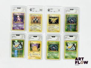 Ensemble de 8 cartes Pokémon gradées de la série XY : Evolutions (XY12). Contient notamment 2 cartes holographiques et 1 rare : - Electhor 42/108 - Holographique - CCC 9 (Neuf). - Magneton 38/108 - Holographique - CCC 8,5 (Proche du Neuf). - Mewtwo 51/108 - Rare - PCA 9 (Proche du Neuf). En français.