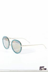 FENDI Lunettes de soleil en résine bleu et branche en métal argenté, inscription de la marque sur les branches