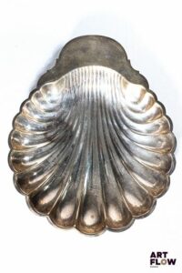 FLEURON FRANCE Production Christofle Plat en forme de coquille en métal argenté Signé Fleuron France L. 34,5 x L. 28 cm Bon état général malgré quelques légers défauts (petites rayures d'usage, oxydation)