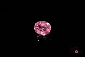 Grenat rhodolite ovale. Probablement Tanzanie, belle couleur. 2.25 cts. 8.0mm x 6.5mm